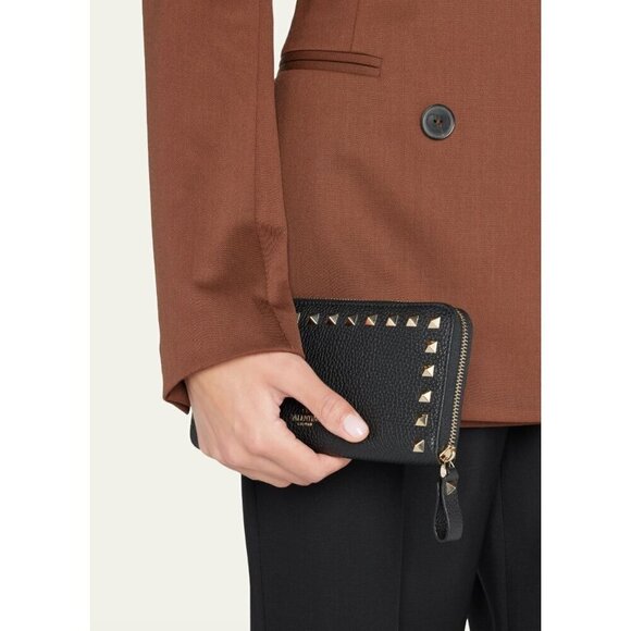 Valentino Garavani Rockstud Zipper Zip Around Wallet Beige - Picture 3 of 11